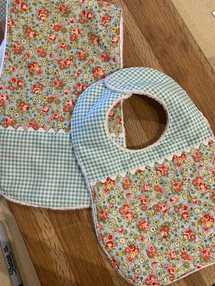 Flower bib and burp rag set