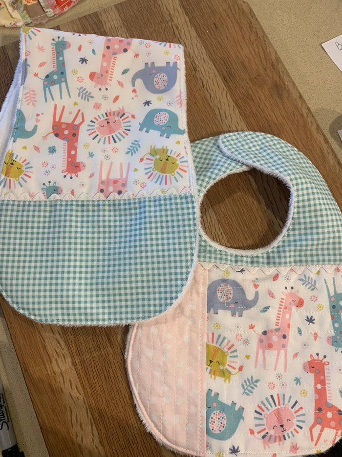 Safari bib and burp rag set