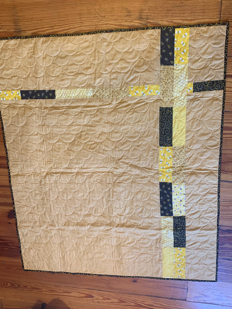 Bee quilt – Shiner Bluestem