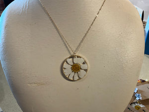 Daisy necklace