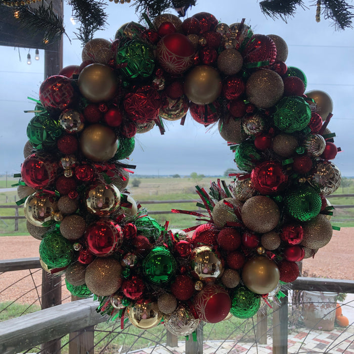 Wreath, red green and gold