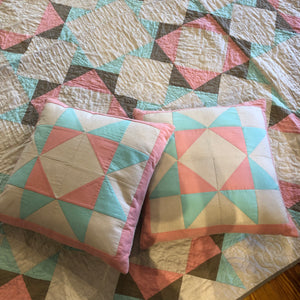 King quilt with 2 accent pillows