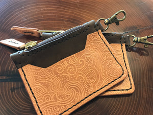 Change pouch with zipper and clasp